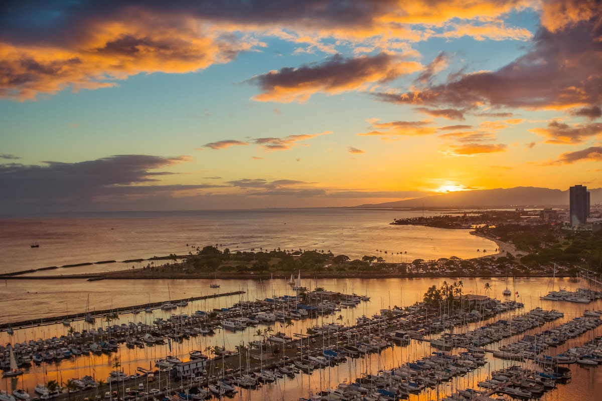 Marbella Lane - Executive Suite | Steps to Beach - Condominiums