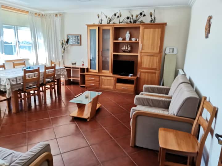 5 A 10 Minutos A Pé Da Praia Com Terraço - Vila Praia de Âncora