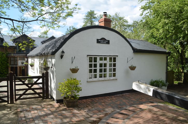 Bucket Lock Cottage Cottages For Rent In Warwickshire England