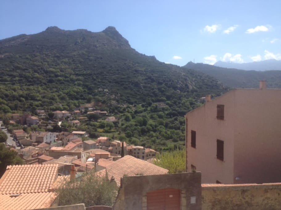 Vue du Mont Saint Ange avec la maison sur la droite