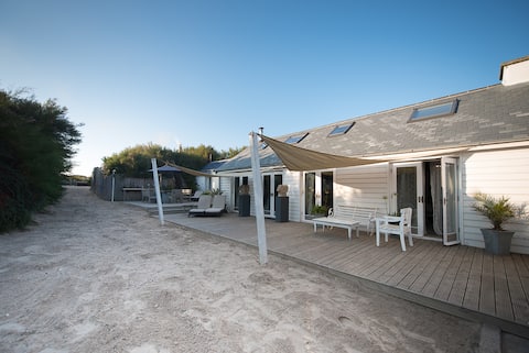Beautiful Bright Beach HS, Mawgan Porth, Cornwall.