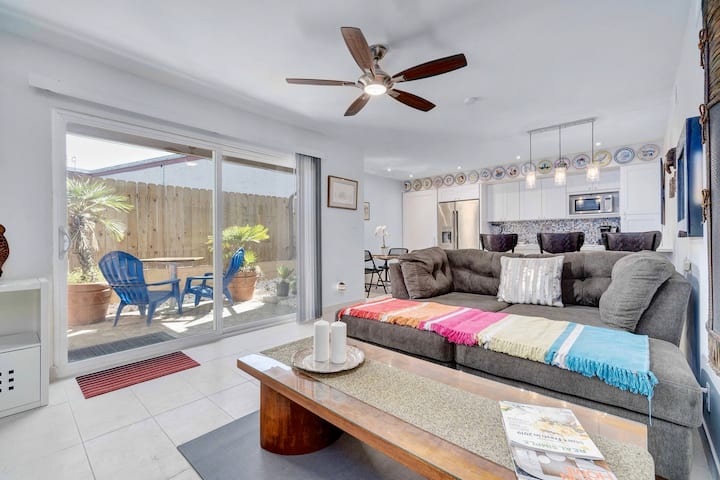 Enjoy both indoor and outdoor home comforts, under the fan or under the sun.