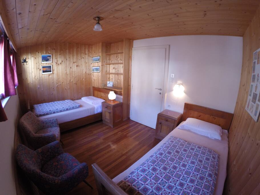 Bedroom with 2 kingsize beds