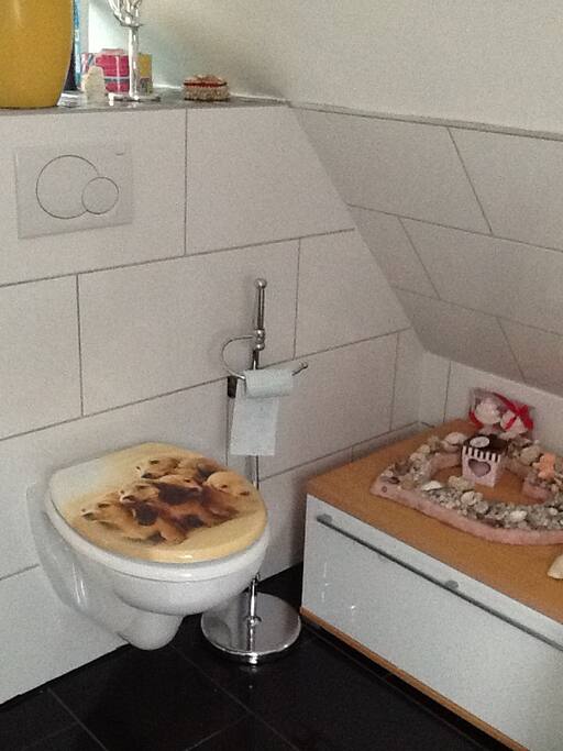 Toilette im Bad