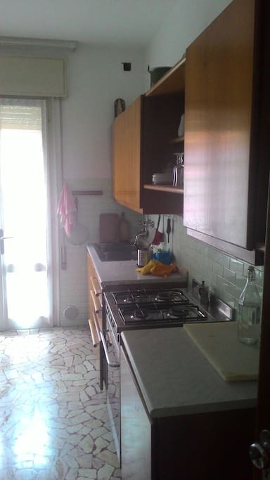 Cucina. In condivisione con le altre due camere dell'appartamento.