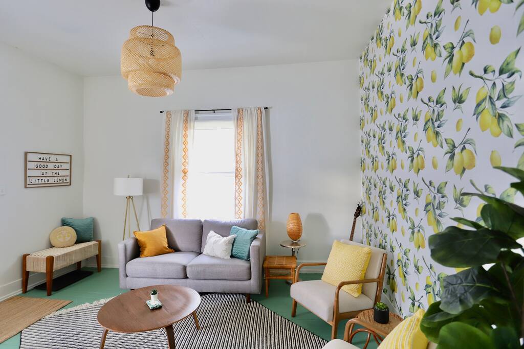 Seating for 5+ and a queen size pull out couch in the living room