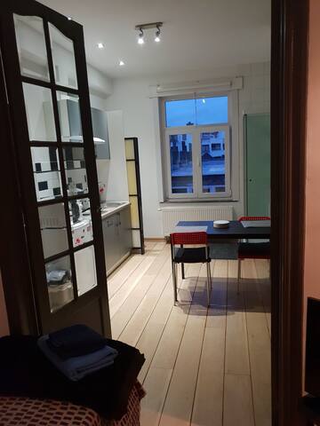 Studio tout équipé sur la place Sainte Catherine