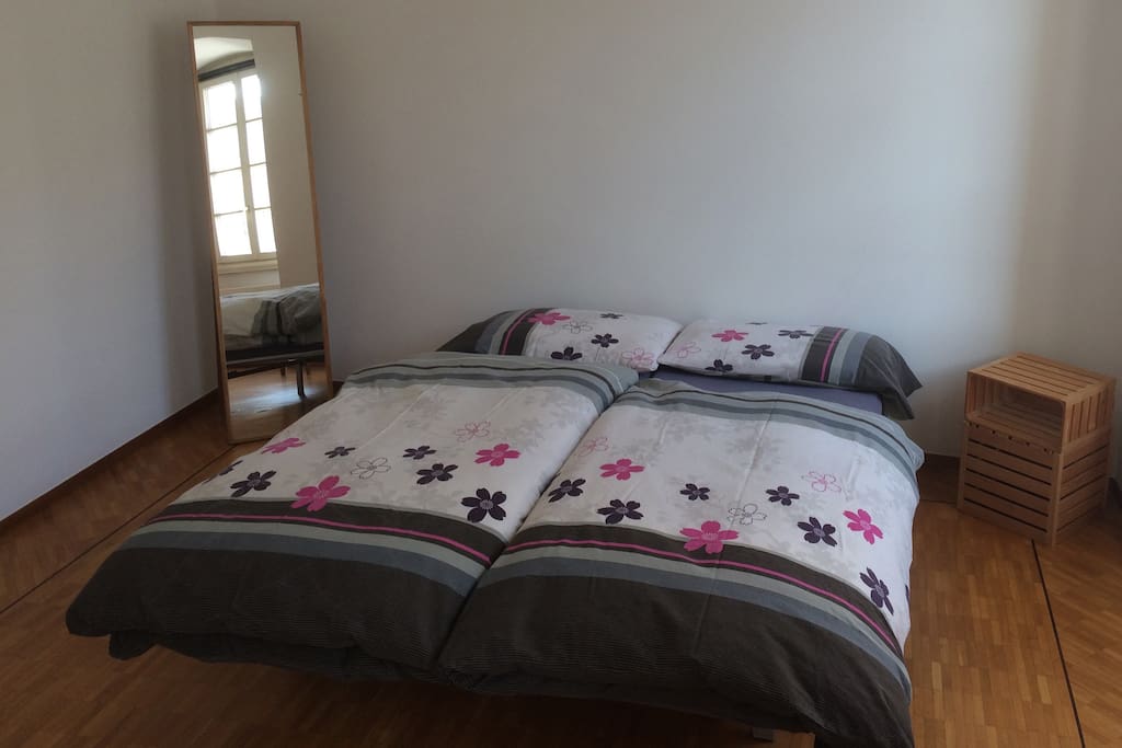 Second queen bed.