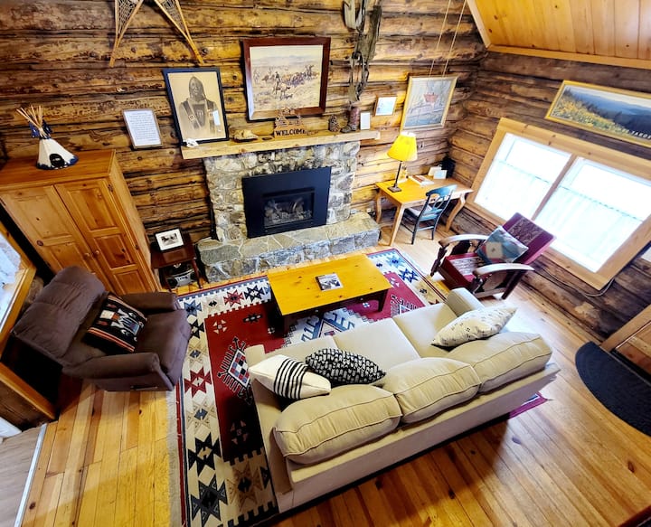 "Jon's Place" Pioneer Log Cabin - Dog Friendly - South Lake Tahoe, CA