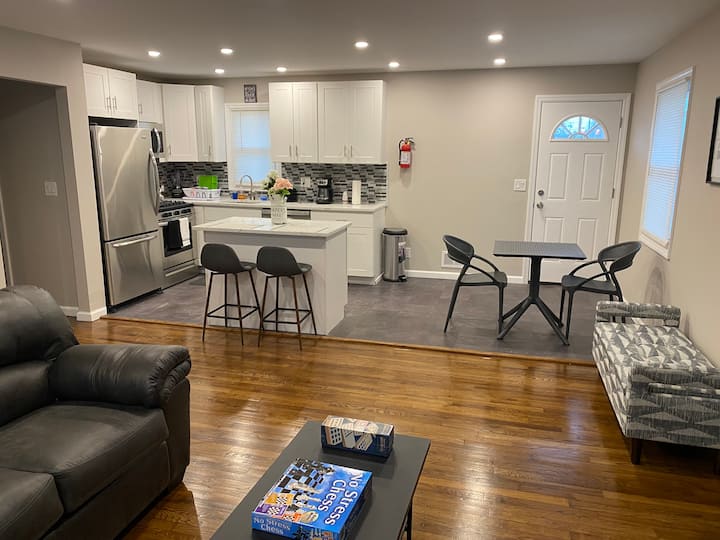 Comfortable Family Stay In Beachwood Houses for Rent in Beachwood