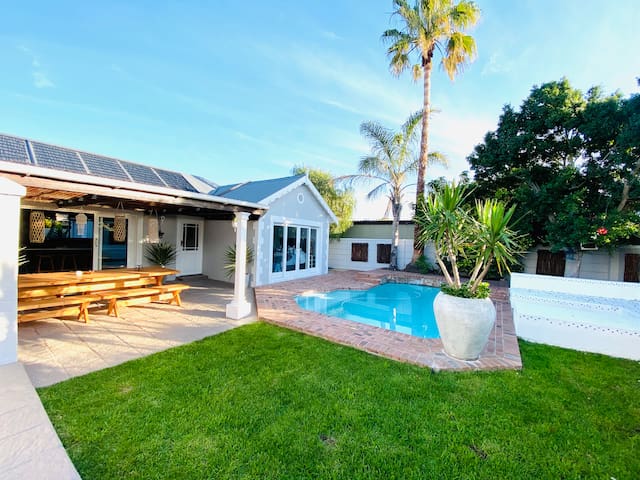 The Only ONE @ Batten Bend / swimming pool/back up