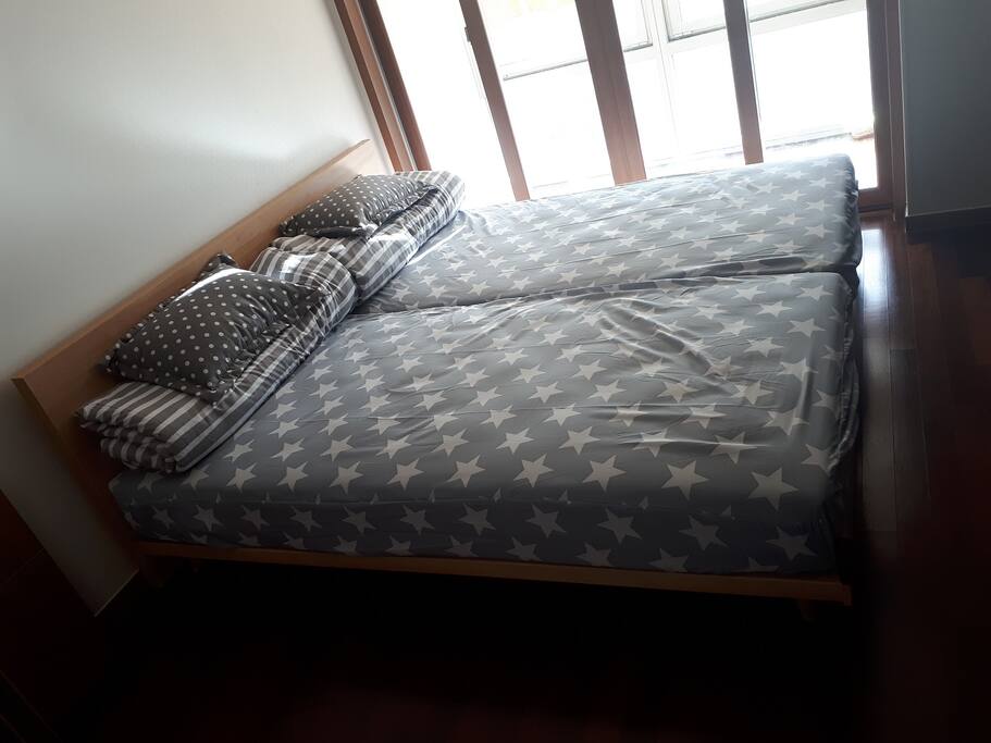 ROOM 1