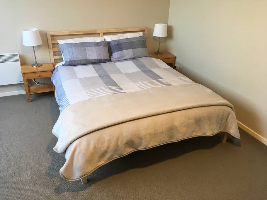 Bedroom - Queen Size Bed