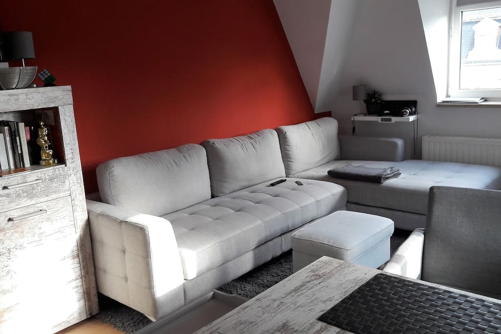 Große Couch mit Recamiere