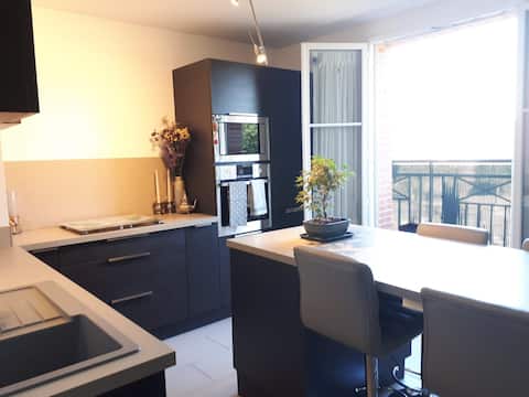 Family apartment 9 mins from Disneyland