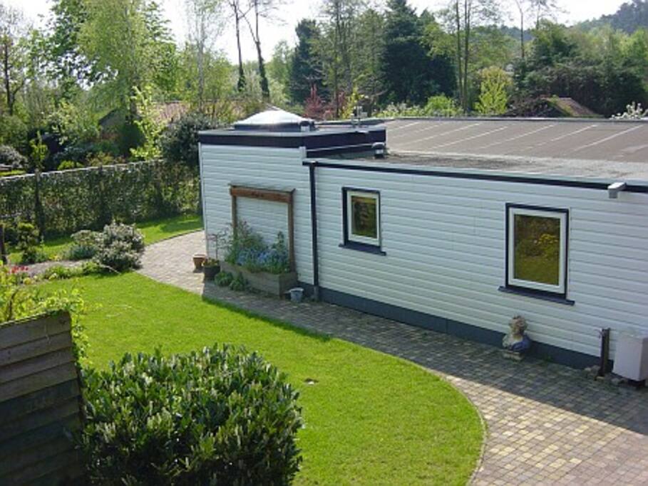Een lekkere grote tuin zodat je de ruimte van Schoorl ook hier ervaart.