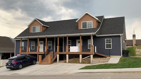 King Creek Lodge - Sleep 30 on Main Street