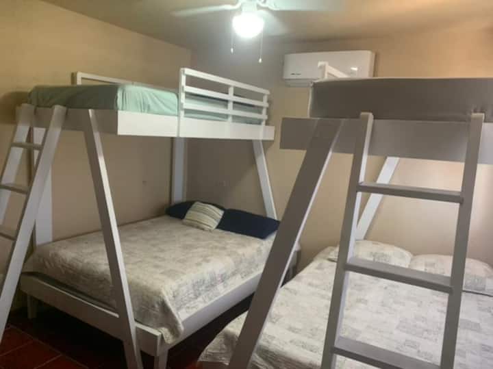 从房间另一边俯瞰4号卧室 