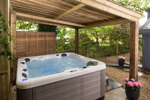 Mission Hall & The Vestry -Hot Tub