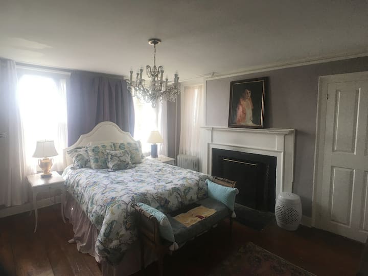 卧室1 -原装家用壁炉。 