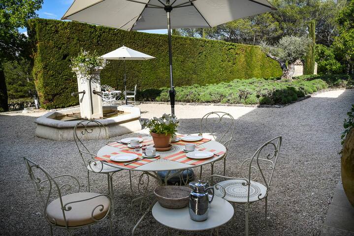 Lovelydays Luxury Rentals managed Airbnb listing 2