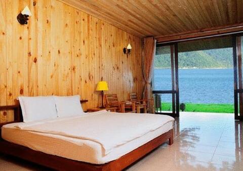 Bungalow with Seaview + Couple