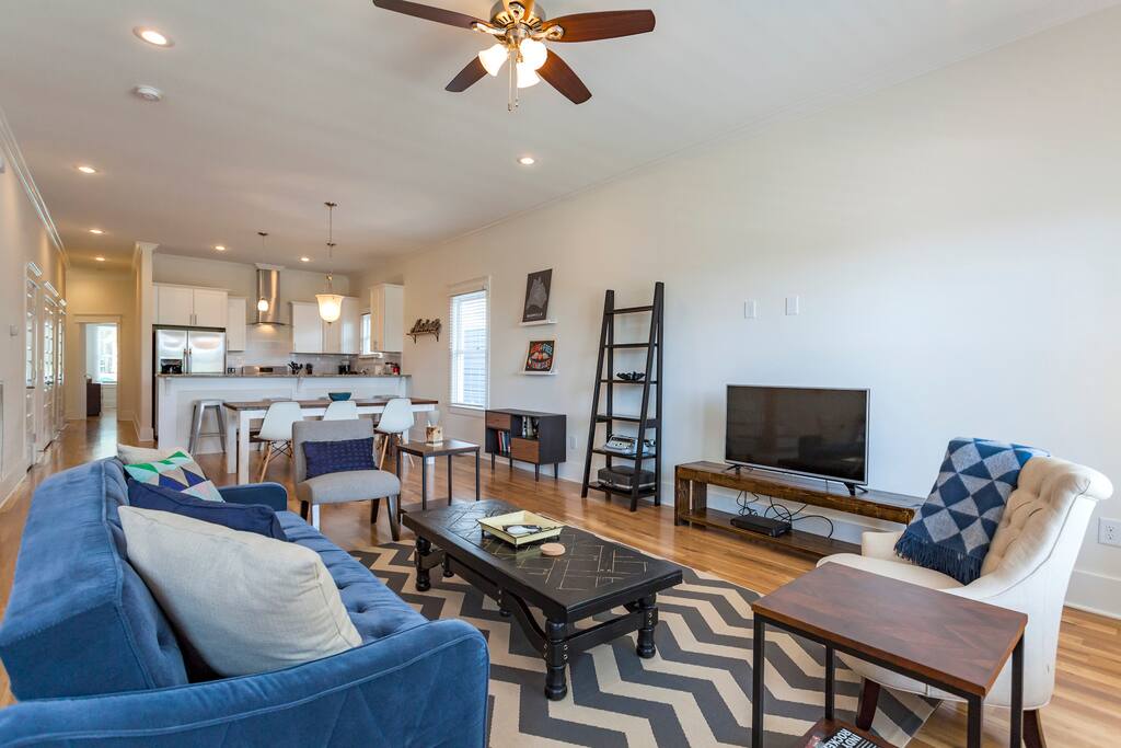Plenty of seating for you and your friends to relax - plus cable TV and WiFi