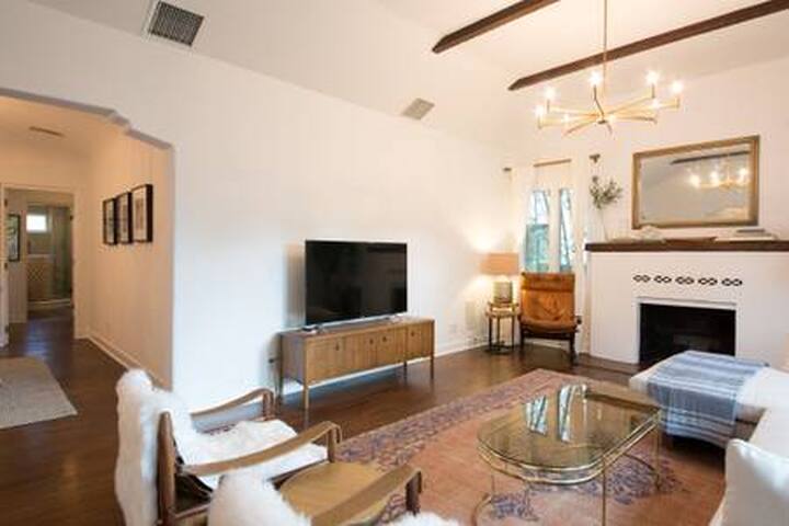 Chic WeHo 3/2 Spanish Revival with 1/1 Guest House gallery image 3