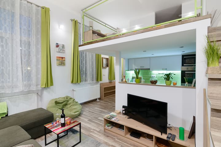 Unique Design, Comfort Studio Blaha "Hello" Apt - Budapest