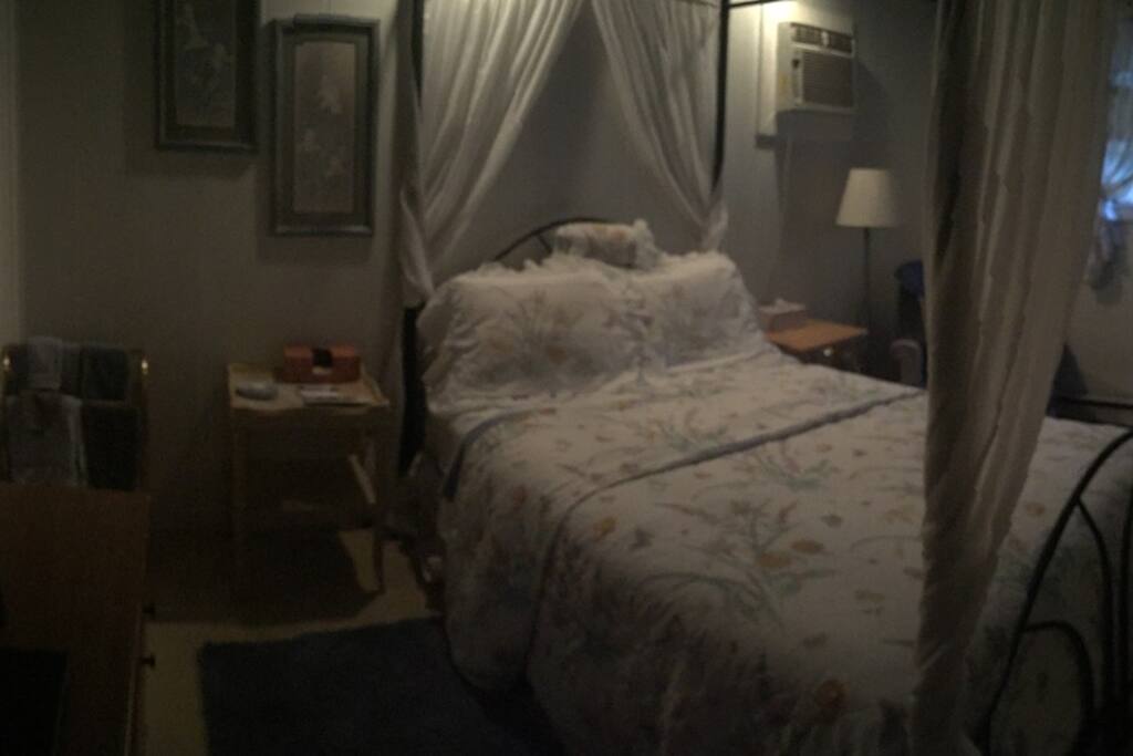 laurel room