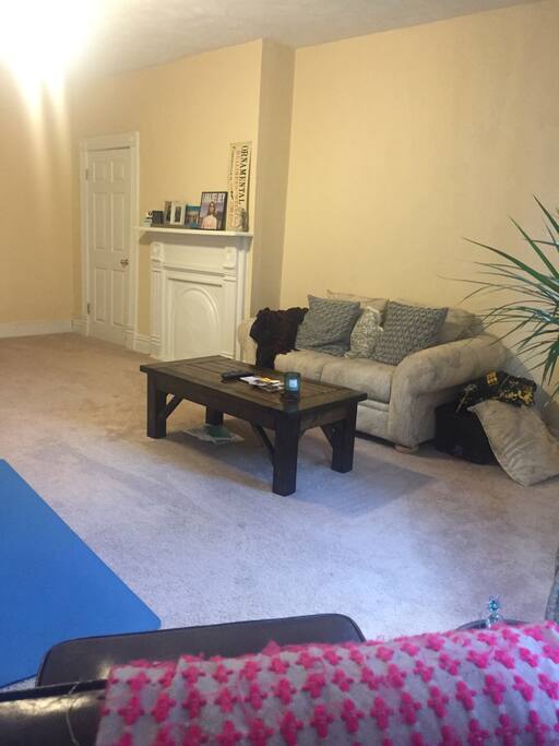 Living room with plenty of space to entertain, relax and enjoy.