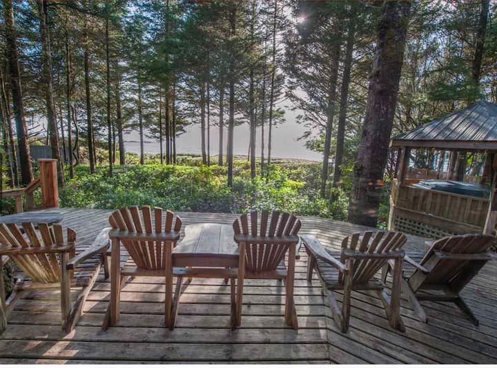 The Tofino Beach House Houses for Rent in Tofino, British Columbia