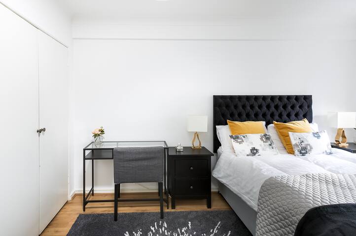 2 bdrm Marble Arch-Hyde Park gallery image 3