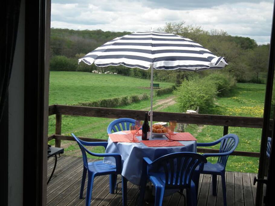 REAR BALCONY, BBQ & WONDERFUL VIEWS