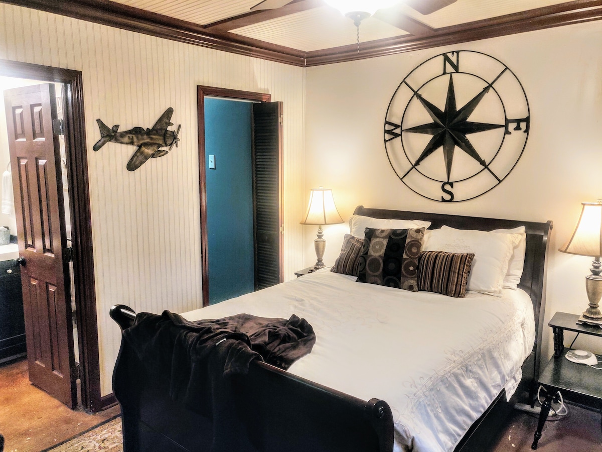 Guest suite bedroom (full)