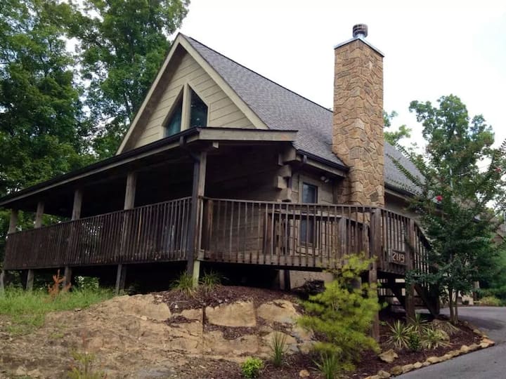 Honey Pine Lodge