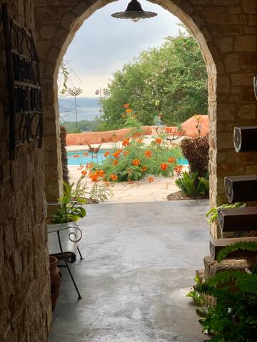 Beautiful view of Lake Travis gallery image 2