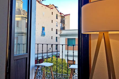 LOVELY  IMMACULATE  2 BR FLAT IN OLD MADRID