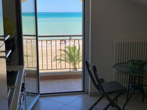 Nice appartment in front of the sea