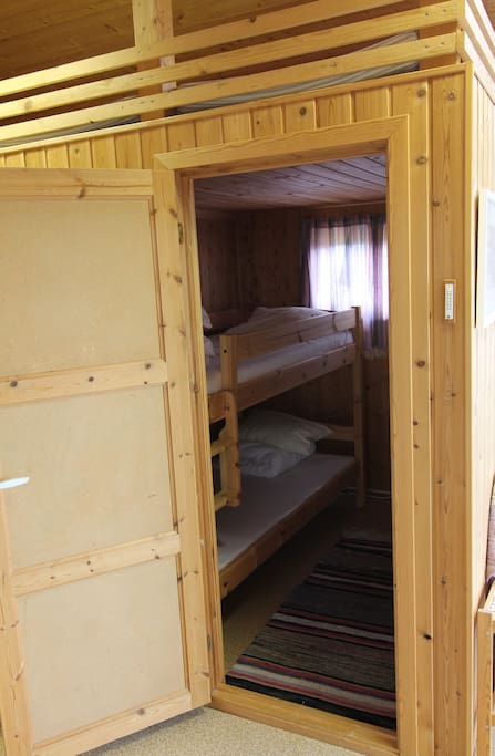 Small bedroom, 2 beds