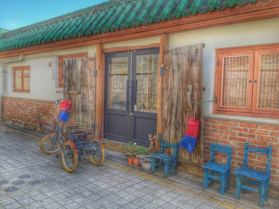 싸목싸목 뒷문입니다^^