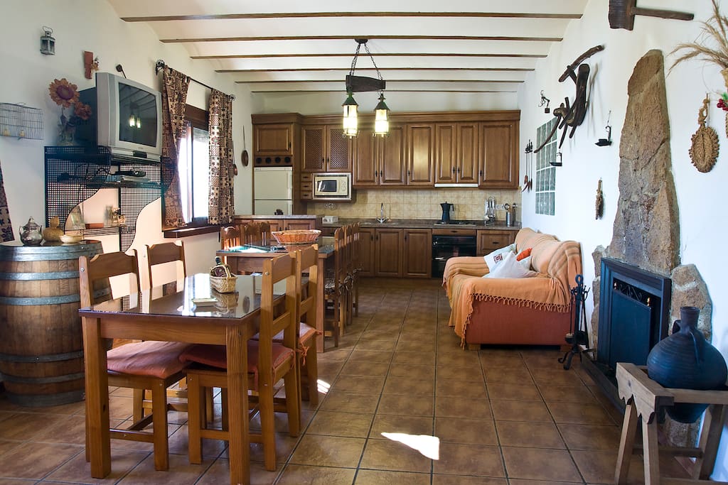 Salón comedor de 50m , ideal para grupos de familias o amigos , para grupos de 8 a10 personas