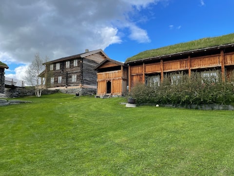 Popular Airbnb listing: Brendjordsbyen (Cozy cabin on 18th century farm) in Lesja