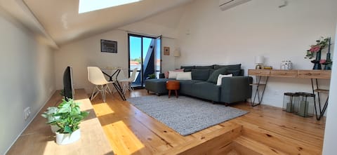 Top Airbnb: Fontainhas 1BR Topfloor | Elevator & A/C em Porto