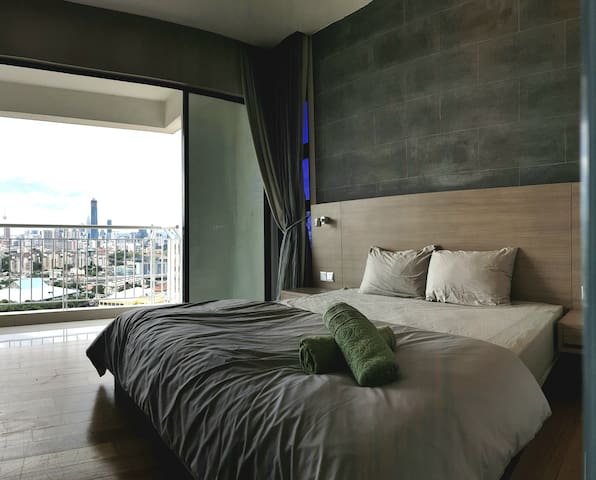 Romantic Suite, Stunning KL View -Bathtub,WiFi,MRT