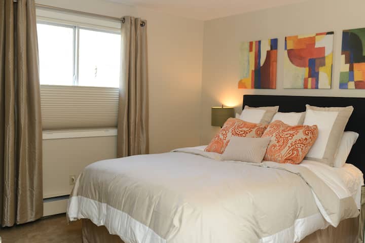 Chambre Queen #3 avec télévision 65"