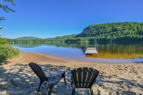Lakefront chalet, private beach, 8 min from slopes