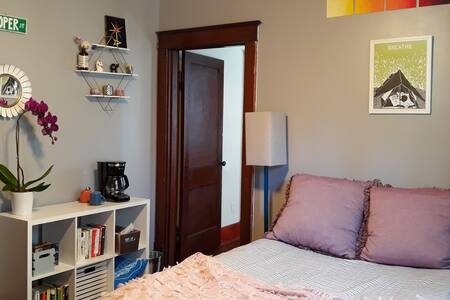 Sunny Private Room in Cooper Young