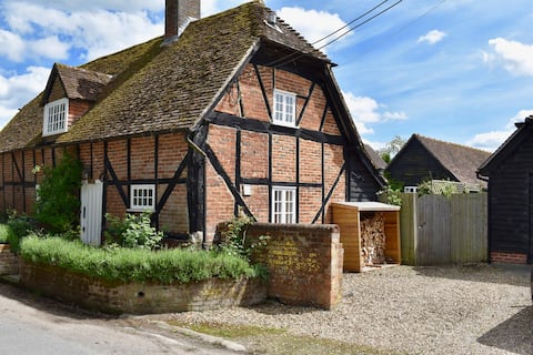 Charming 16th century cottage in rural setting