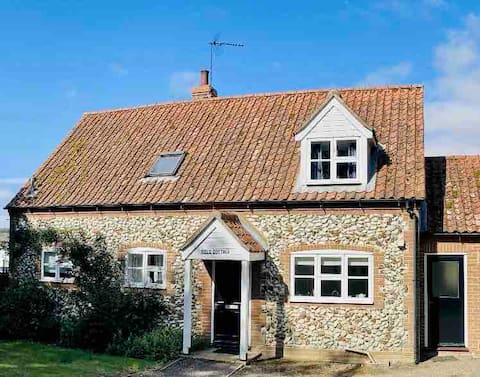 Popular Airbnb listing: Comfortable family cottage for young and old in Burnham Market